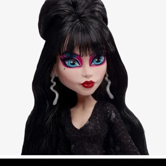 Elvira, Mistress of the Dark Monster High Skullector Doll